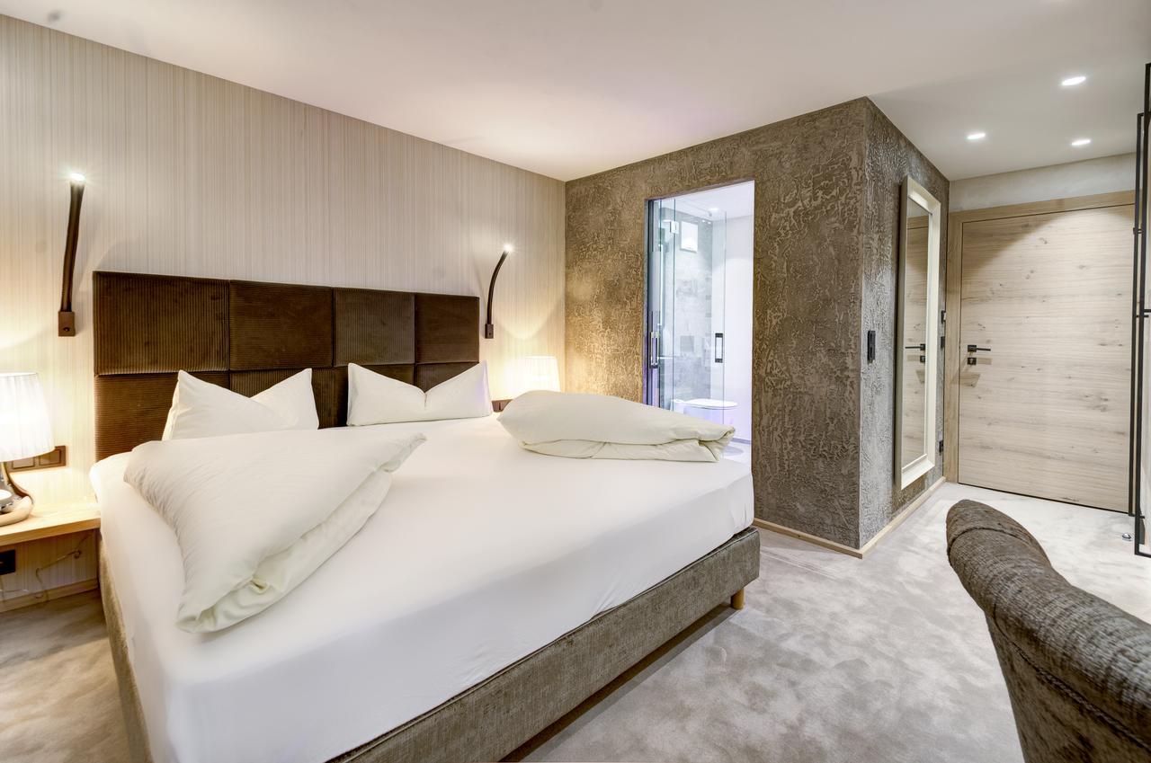 Rose Hotel