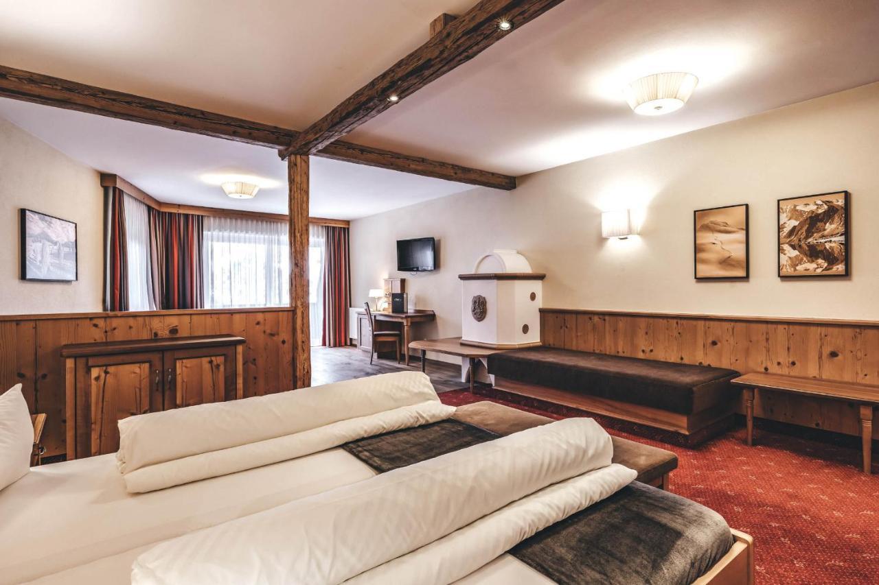 Rose Hotel