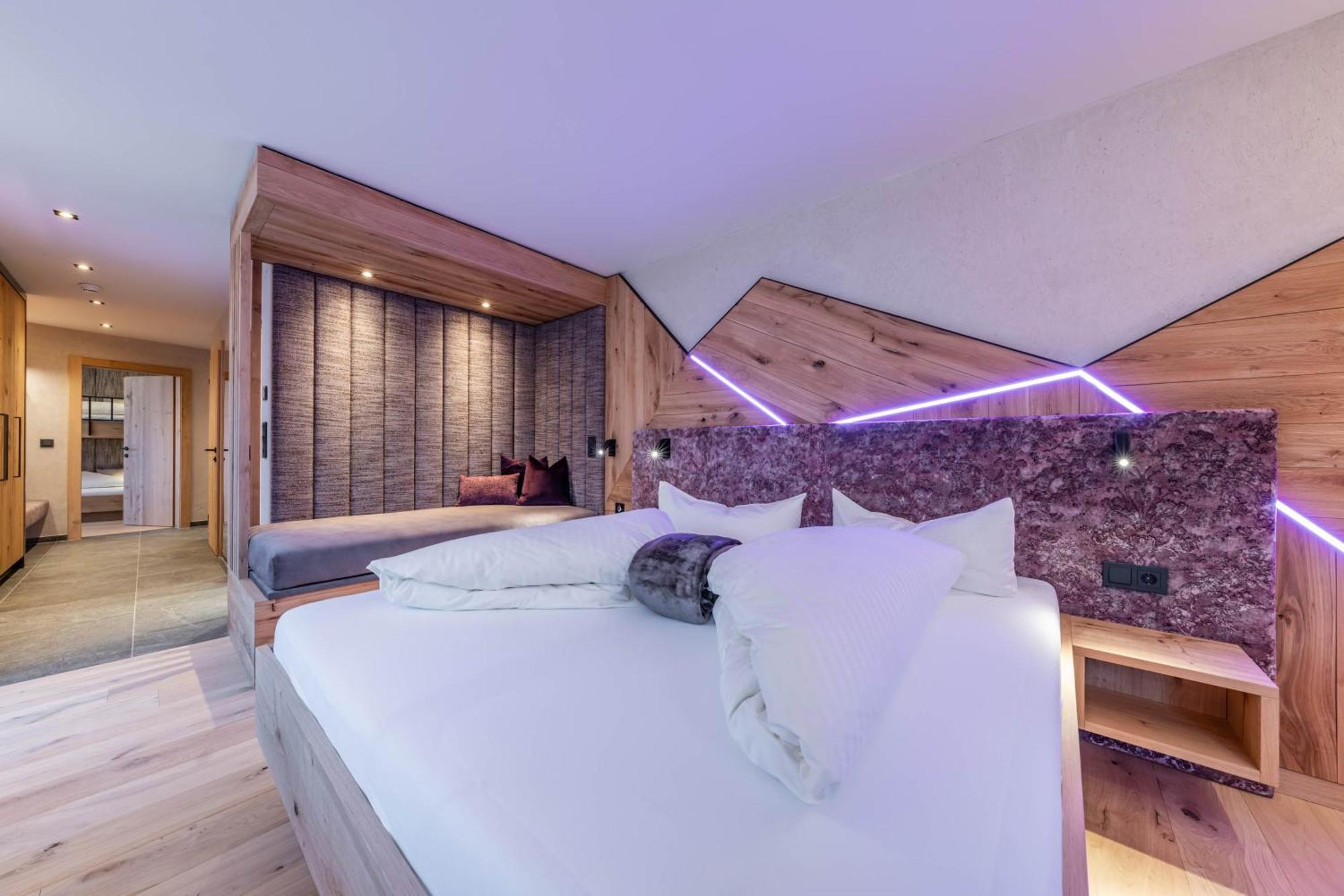 Rose Hotel